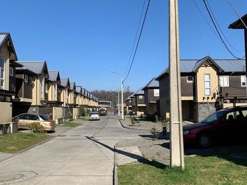 Casa En Venta De 3 Dorm. En Pucón