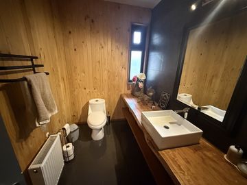 Casa En Venta De 5 Dorm. En Pucón Condominio Canto Del Lago