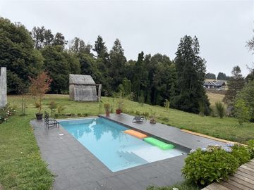 Casa En Venta De 5 Dorm. En Pucón Condominio Canto Del Lago