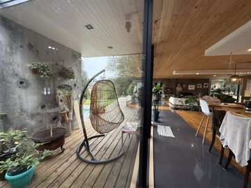 Casa En Venta De 5 Dorm. En Pucón Condominio Canto Del Lago