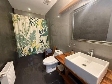 Casa En Venta De 5 Dorm. En Pucón Condominio Canto Del Lago