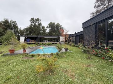 Casa En Venta De 5 Dorm. En Pucón Condominio Canto Del Lago