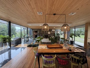 Casa En Venta De 5 Dorm. En Pucón Condominio Canto Del Lago