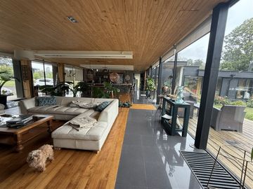 Casa En Venta De 5 Dorm. En Pucón Condominio Canto Del Lago