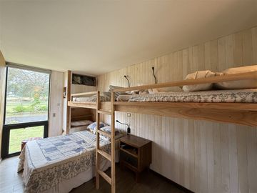 Casa En Venta De 5 Dorm. En Pucón Condominio Canto Del Lago
