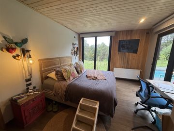 Casa En Venta De 5 Dorm. En Pucón Condominio Canto Del Lago