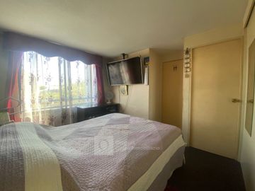 VENTA DEPTO VISTA DESPEJADA CON ESTACIONAMIENTO Y BODEGA