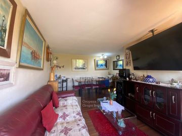 VENTA DEPTO VISTA DESPEJADA CON ESTACIONAMIENTO Y BODEGA