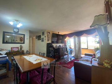 VENTA DEPTO VISTA DESPEJADA CON ESTACIONAMIENTO Y BODEGA