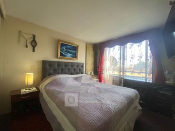 VENTA DEPTO VISTA DESPEJADA CON ESTACIONAMIENTO Y BODEGA