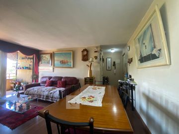 VENTA DEPTO VISTA DESPEJADA CON ESTACIONAMIENTO Y BODEGA