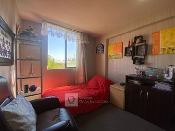 VENTA DEPTO VISTA DESPEJADA CON ESTACIONAMIENTO Y BODEGA