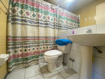 VENTA DEPTO VISTA DESPEJADA CON ESTACIONAMIENTO Y BODEGA