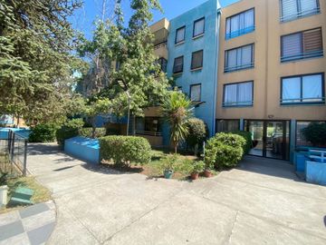 VENTA DEPTO VISTA DESPEJADA CON ESTACIONAMIENTO Y BODEGA