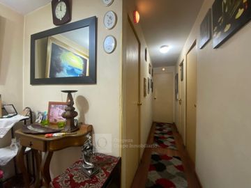 VENTA DEPTO VISTA DESPEJADA CON ESTACIONAMIENTO Y BODEGA