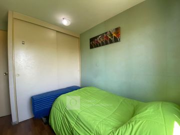 VENTA DEPTO VISTA DESPEJADA CON ESTACIONAMIENTO Y BODEGA