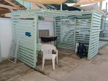 ÚNICA E IRREPETIBLE, 4 HERMOSAS CASAS EN SEGURO BARRIO !!!!!