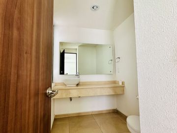 AMPLIA CASA CON ROOF GARDEN EN VENTA EN JURIQUILLA