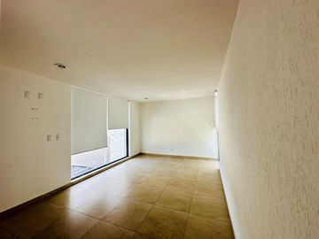 AMPLIA CASA CON ROOF GARDEN EN VENTA EN JURIQUILLA