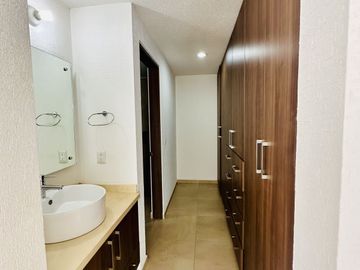 AMPLIA CASA CON ROOF GARDEN EN VENTA EN JURIQUILLA