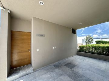AMPLIA CASA CON ROOF GARDEN EN VENTA EN JURIQUILLA