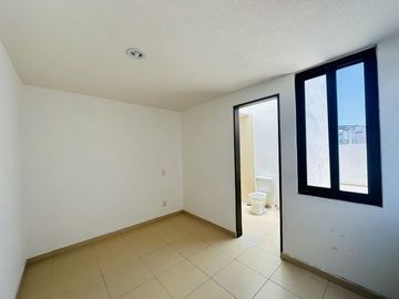 AMPLIA CASA CON ROOF GARDEN EN VENTA EN JURIQUILLA
