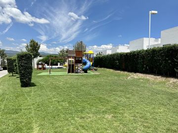 AMPLIA CASA CON ROOF GARDEN EN VENTA EN JURIQUILLA