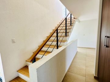 AMPLIA CASA CON ROOF GARDEN EN VENTA EN JURIQUILLA