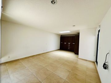 AMPLIA CASA CON ROOF GARDEN EN VENTA EN JURIQUILLA