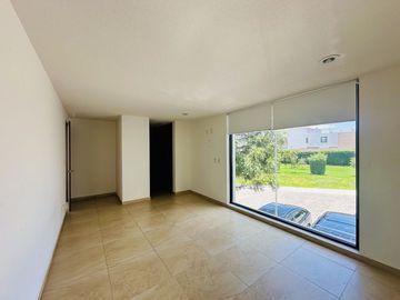 AMPLIA CASA CON ROOF GARDEN EN VENTA EN JURIQUILLA