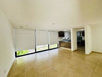 AMPLIA CASA CON ROOF GARDEN EN VENTA EN JURIQUILLA
