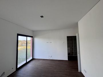 CASA EN VENTA SAN SEBASTIAN AREA 13