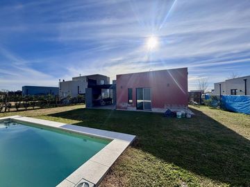 CASA EN VENTA SAN SEBASTIAN AREA 13