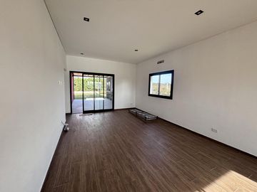 CASA EN VENTA SAN SEBASTIAN AREA 13