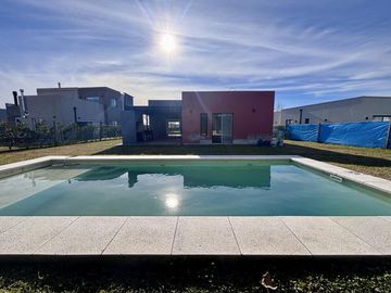 CASA EN VENTA SAN SEBASTIAN AREA 13