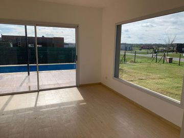 CASA EN VENTA, 5 AMBIENTES, SAN SEBASTIAN AREA 13