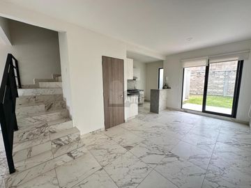 Casa en venta de 3 recámaras, en Villas del Campo, Calimaya, Estado de México.