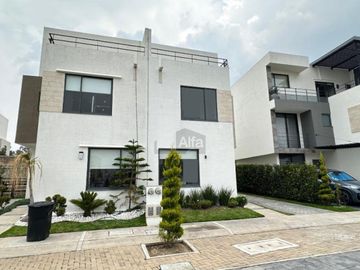 Casa en venta de 3 recámaras, en Villas del Campo, Calimaya, Estado de México.