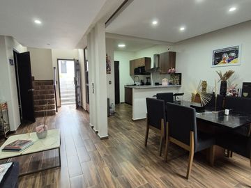 Casa en Zona Esmeralda en Venta