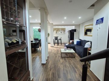 Casa en Zona Esmeralda en Venta