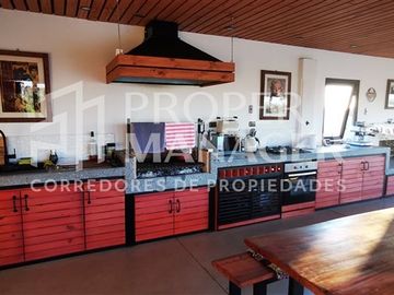 Casa en Venta en Quincho con Piscina Camino a Huape Km 9