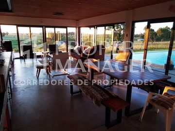 Casa en Venta en Quincho con Piscina Camino a Huape Km 9