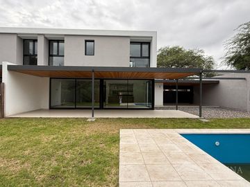 Duplex en venta de 3 dormitorios en Housing en La Carolina