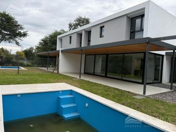 Duplex en venta de 3 dormitorios en Housing en La Carolina