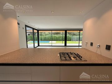 Duplex en venta de 3 dormitorios en Housing en La Carolina