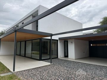 Duplex en venta de 3 dormitorios en Housing en La Carolina