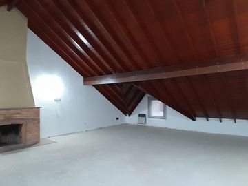 Casa en venta en La Lucila, de Libertador al Rio como a estrenar.