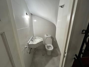 Casa en venta en La Lucila, de Libertador al Rio como a estrenar.