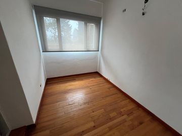 Casa en venta en La Lucila, de Libertador al Rio como a estrenar.
