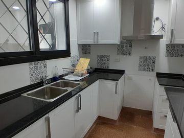 Casa en venta en La Lucila, de Libertador al Rio como a estrenar.